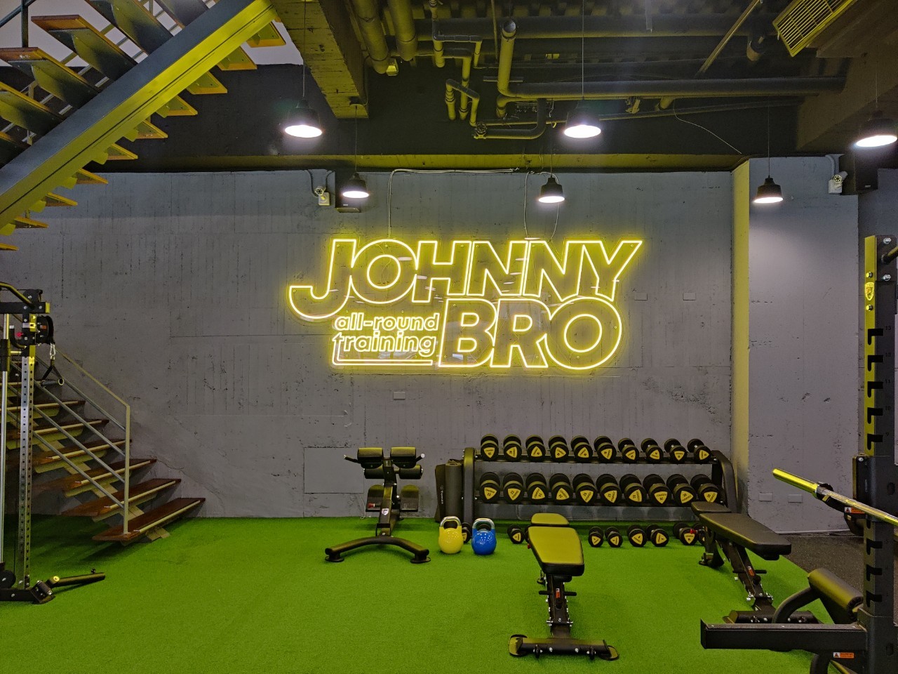 台中JOHNNY BRO all-round training強尼健身全方位訓練中心